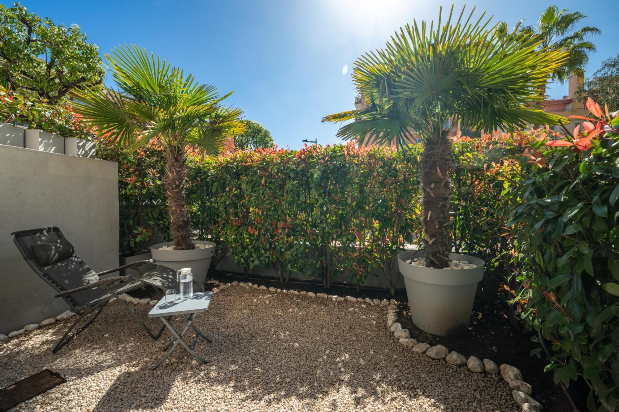Апартаменты Le Coq Wagner - Parking - Air Conditioning - Pool Ментона Экстерьер фото